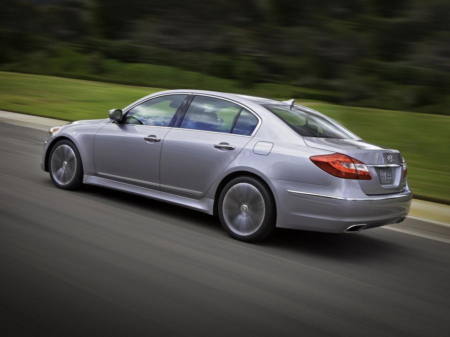  Hyundai Genesis R-Spec 2011 года  (фото 11 из 21)